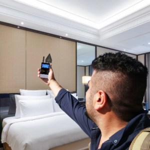 גלאי מצלמות נסתרות ואמצעי האזנה